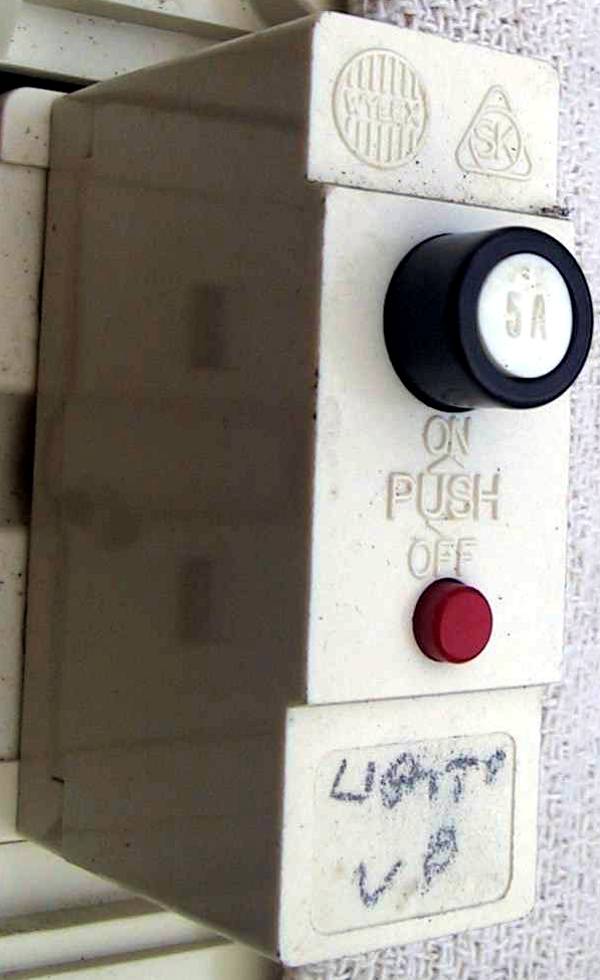 BS3871 Push Button Circuit Breaker Tripped