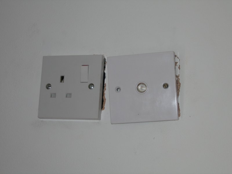 Sockets not fixed to the wall
